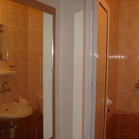 Sorbona فندق فارنا